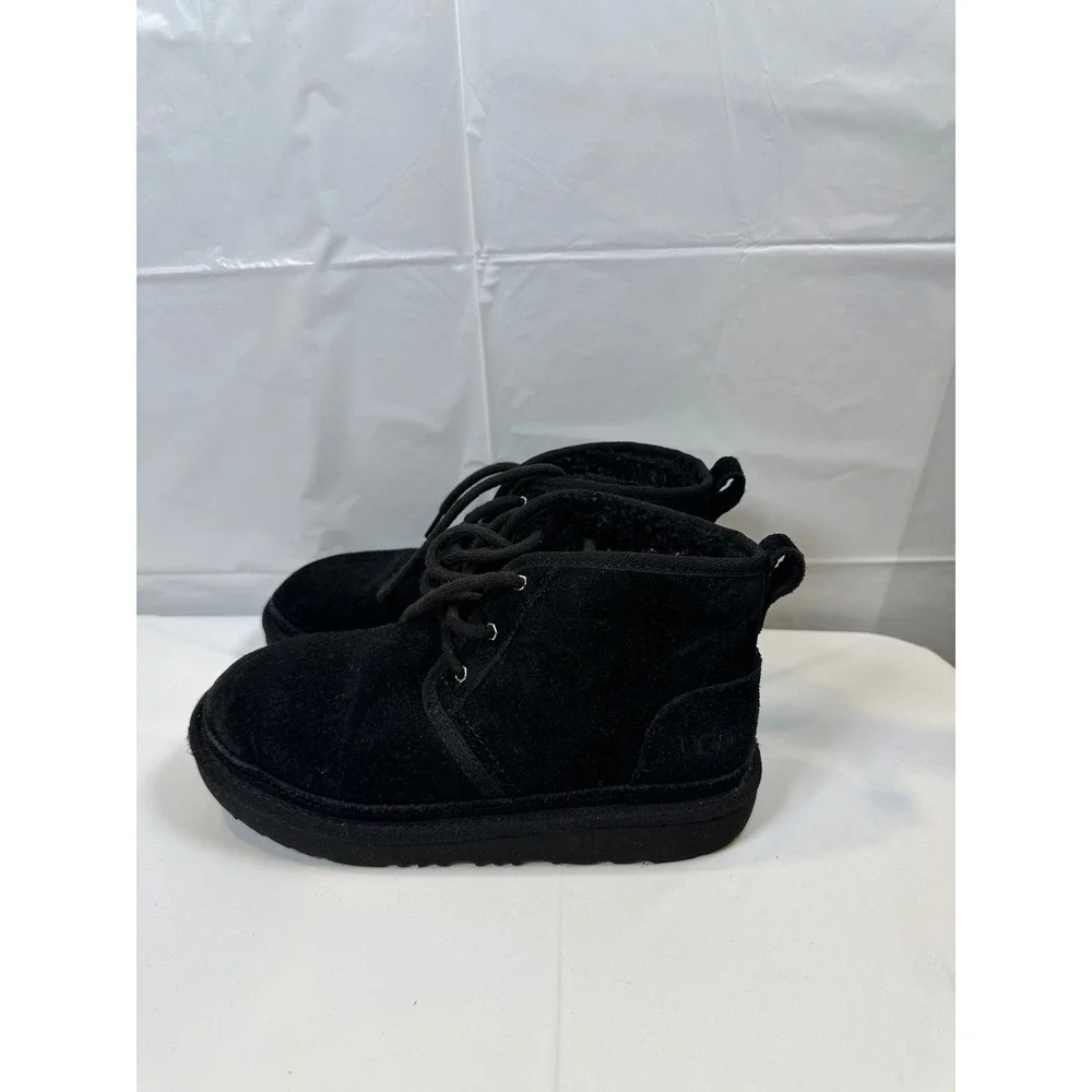 UGG Neumel Kids Suede Lace Up‎ Chukka Boots Black 1017320K